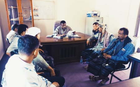 غسان جوهر يناقش مع مدراء مكاتب النقل في أبين سبل تطوير عمل النقل وتعزيز الإيرادات