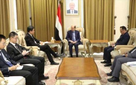 اليمن والصين تبحثان تعزيز التعاون الثنائي وتوسيع الدعم الإنساني والإنمائي