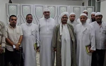 الدكتور عبدالله رمضان باجهام في زيارة للعلامة الحبيب عمر بن حفيظ رئيس دار المصطفى للدراسات الإسلامية