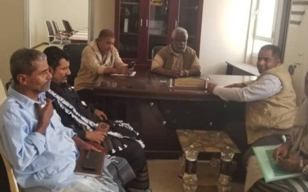 مدير عام مديرية ميفعة بشبوة يلتقي مسؤول الرقابة والتقييم بجمعية رعاية الأسرة