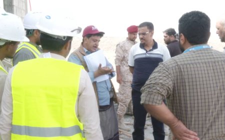 الأمين العام لمحلي حضرموت يطّلع على نسبة الإنجاز في مشروع مركز الصادرات السمكية بحضرموت