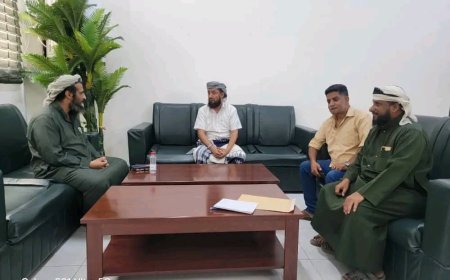مدير دائرة العلاقات العامة بالحزام الأمني يبحث مع نائب وزير الأوقاف ومدير صندوق النظافة بعدن سبل التعاون المشترك