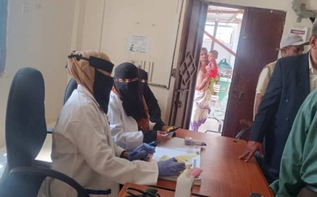 مدير عام صحة أبين يزور المركز الصحي باتيس ويشيد بجهودهم