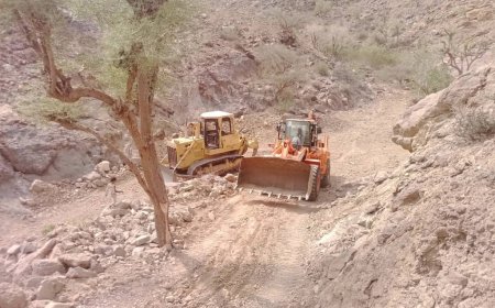 الشيخ أمين الحويج يفتتح طريقًا حيويًا في الأزارق يخفف معاناة الأهالي