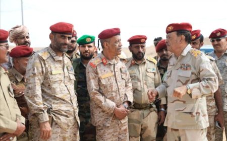 في زيارة ميدانية للغيضة.. بارجاش يشيد بصمود الأبطال ويحذر من مخططات التخريب