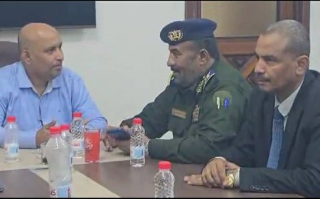 وكيل وزارة الداخلية يزور المؤسسة المحلية للمياه والصرف الصحي بعدن ويبحث سبل التعاون المشترك
