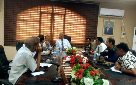 محافظ لحج يناقش مع اللجنة التحضيرية استعدادات مهرجان القمندان الثقافي والفني