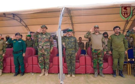 مدير عام شرطة شبوة يشهد حفل اختتام دورتين عسكريتين لقوات دفاع شبوة بعرض عسكري مهيب