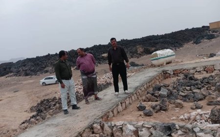 بدعم المحافظ بن الوزير.. تواصل الأعمال الإنشائية في مشروع خزان مياه بئر علي - الخبية رضوم