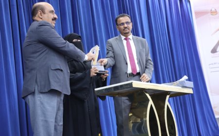 الأمين العام لمحلي حضرموت يشهد ويكرم الفائزين بجائزة حضرموت للمعلم المتميز لعام 2025