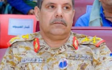 قائد محور عتق يعزي في وفاة الأستاذ أحمد الجبيلي