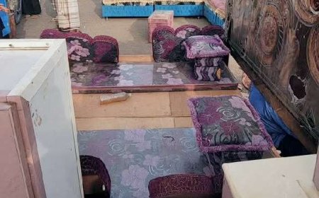 تفاقم حدة الأزمة الاقتصادية يدفع مواطنين في عدن لبيع ممتلكاتهم في الأسواق العامة