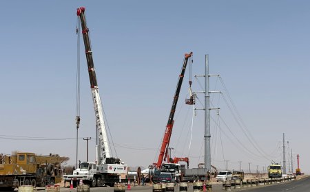 تواصل الأعمال الفنية في المرحلة النهائية من مشروع الطاقة الشمسية بشبوة بتمويل إماراتي.. صور