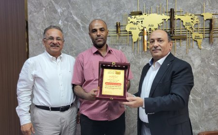 نائب وزير الصناعة والتجارة المستشار سالم الوالي يكرم المحامي أحمد الجعملي