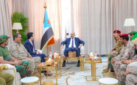 الرئيس الزُبيدي يرأس اجتماعًا بقيادة قوات دفاع شبوة