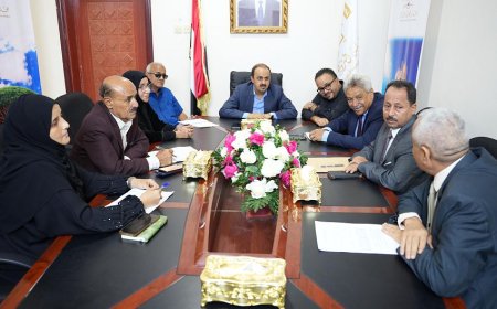 الإرياني يرأس اجتماعاً للجنة التصنيف السياحي بعدن