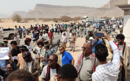 وقفة احتجاجية في دوعن للمطالبة بالخدمات الأساسية