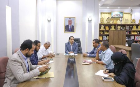 الوزير البكري يلتقي مدير مكتب الشباب والرياضة بـ "لحج"