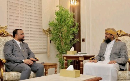 عضو مجلس القيادة المحرّمي يناقش مع وزير الأشغال أوضاع البنية التحتية وأولويات مشاريع الطرق