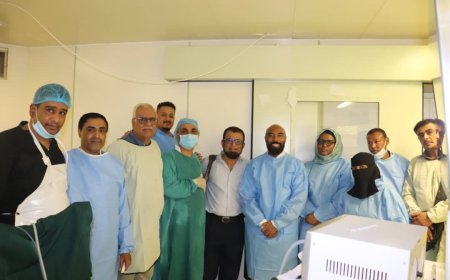 عدن: وزارة الصحة تدشن أول جهاز ليزر (الهولوميوم)  في البلد  بمستشفى ٢٢ مايو الجراحي.