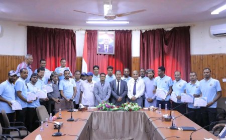 الوكيل العامري يسلم شهادات مدربي كرة القدم المستوى سي والحزام الأسود للتايكواندوا