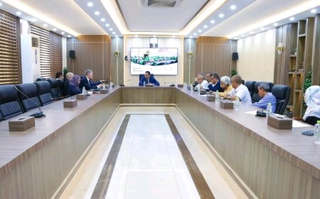 الوزير السقطري يبحث مع وفد من البنك الدولي مشاريع الزراعة والري والأمن الغذائي في اليمن