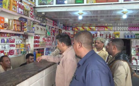 مكتب الصناعة والتجارة أبين والسلطة المحلية زنجبار ينفذان نزول ميدان لسوق المدينة ومحلات الصرافة والبنوك