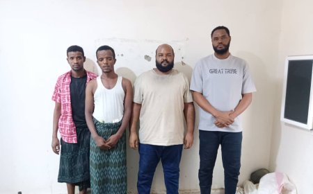 شرطة مديرية شحن بمحافظة المهرة تضبط أجنبيان دخل البلاد بطريقة غير شرعية.