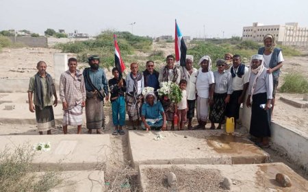 أبين : قيادات من الرعيل الأول لثورة شعب الجنوب يزوران مقبرة شهداء مجزرة 23 يوليو بزنجبار