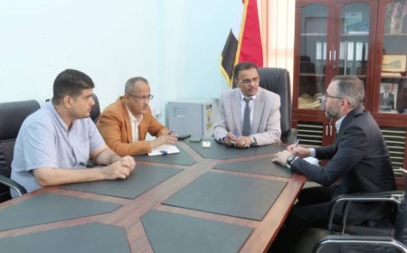 الأمين العام للمجلس المحلي بحضرموت يبحث مع المدير التنفيذي للمشاريع البحرية بمنظمة (UNDP) التدخلات لصيانة قاطرة ميناء المكلا وتوسعة خدماته