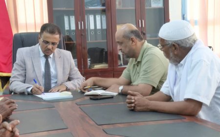 الأمين العام لمحلي حضرموت يبحث احتياجات شريحة الصيادين بمدينة الريدة وأهمية إنشاء كاسر أمواج لحمايتهم خلال المتغيرات المناخية 