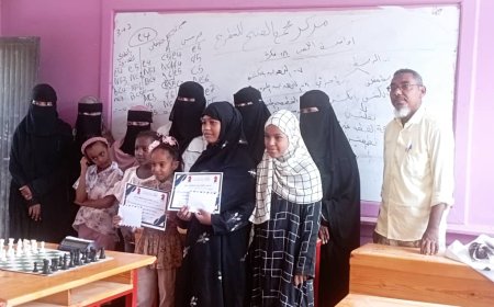 مجمع الفتح للبنات بخنفر يكرم نجمتي الشطرنج بالمجمع انتظار حيدرة وماريا يثرب