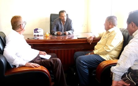 محافظ أبين يناقش مع مدير عام مكتب التعليم الفني والتدريب المهني الأوضاع التعليمية في المعاهد الفنية والتقنية