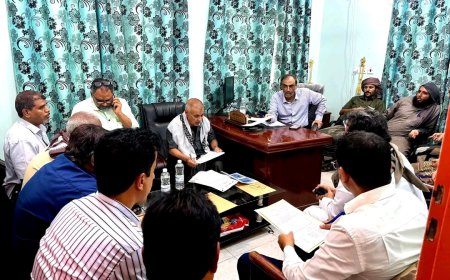 لجنة المناقصات بمحافظة شبوة تستعرض عطاءات مناقصة توريد أدوية لمركز الأورام