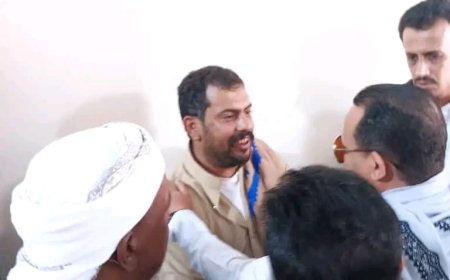 انتقالي حضرموت يؤدي واجب العزاء لأسرة الأشقاء من مأرب الذي تعرضوا للغرق في سواحل المكلا