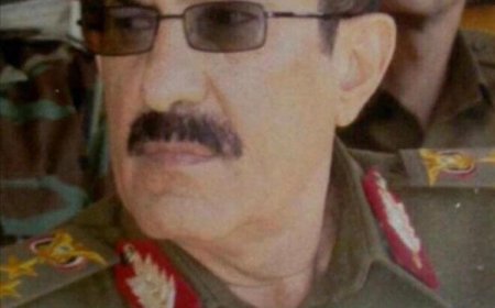 مدير عام المؤسسة الاقتصادية يعزي في وفاة اللواء الركن سعد راجح سعد