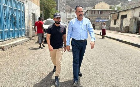 رئيس صندوق صيانة الطرق يتفقد طرق مديرية صيرة بعدن