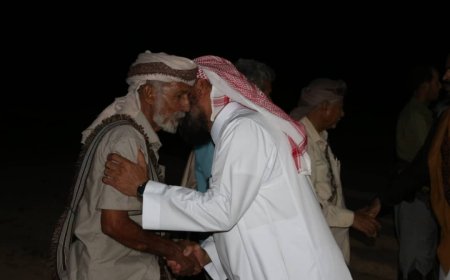 في أمسية حضرمية... توافد المشائخ والأعيان والشخصيات الاجتماعية احتفاءً بتعافي والد الشيخ صلاح باتيس