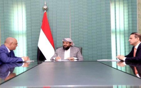 المحرّمي يبحث مع الوزير باذيب استراتيجية تطوير الأداء المؤسسي في قطاعي التخطيط والاتصالات