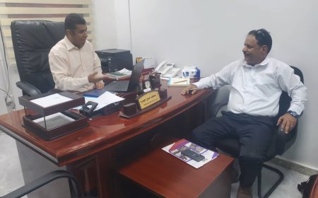 وكيل وزارة الصناعة يناقش مع مدير عام الصناعة في لحج تعزيز آلية العمل وتكثيف الحملات الرقابية