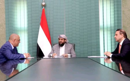 المحرّمي يناقش مع الوزير باذيب استراتيجية تطوير الأداء المؤسسي في قطاعي التخطيط والاتصالات