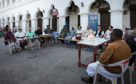 الأجهزة الأمنية تشارك في الجلسة الحوارية " سدة المكلا " لتعزيز التعاون مع المجتمع