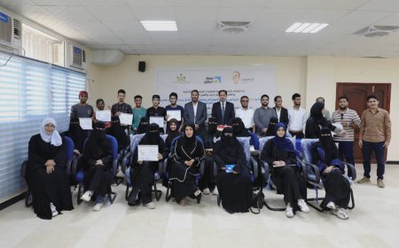 الوزير البكري يكّرم المشاركين في دورة "مفاهيم العمل الحر وتنمية مصادر الدخل"