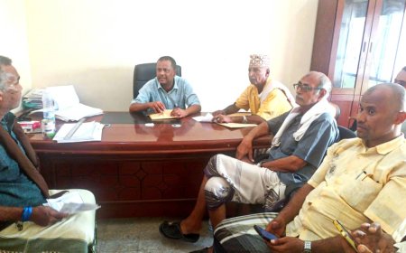 مدير عام مكتب الشباب والرياضة بلحج يلتقي رئيس نادي القشعة بالملاح ورئيس المجلس الرياضي للفرق الشعبية بتبن