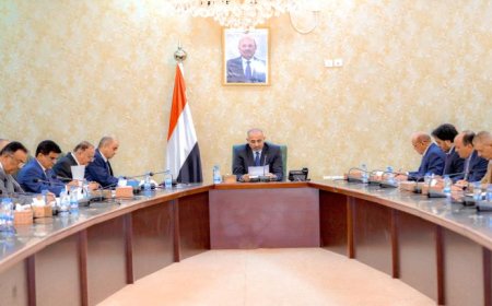 الرئيس الزُبيدي يترأس اجتماع الموارد السيادية ويؤكد: قرارات جريئة لمواجهة التحدي الاقتصادي