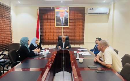 وزير المياه يوقع اتفاقية مشروع تعزيز خدمات المياه والصرف الصحي ويلتقي وفد الصليب الأحمر