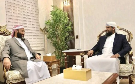 عضو مجلس القيادة يناقش مع وزير الأوقاف تعزيز نشر الوسطية وتطوير خدمات الحج