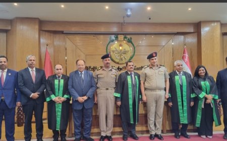 العميد الركن المزنبر يهنئ معالي وزير الدفاع بمناسبة نيله درجة الدكتوراة بمرتبة الشرف من الأكاديمية العسكرية المصرية