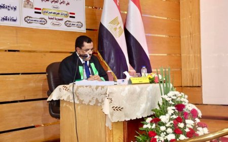 قائد جبهة مربس يهنئ وزير الدفاع بمناسبة نيله الدكتوراه بمرتبة الشرف من الأكاديمية العسكرية المصرية