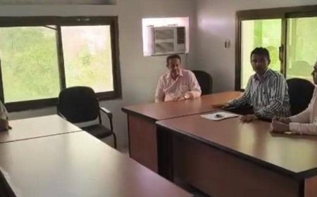 رئيس انتقالي لحج يزور نيابة الأموال العامة ويشيد بدورها في مكافحة الفساد والتهريب